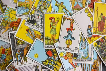 Top 10 bộ bài Tarot được sử dụng phổ biến nhất thế giới